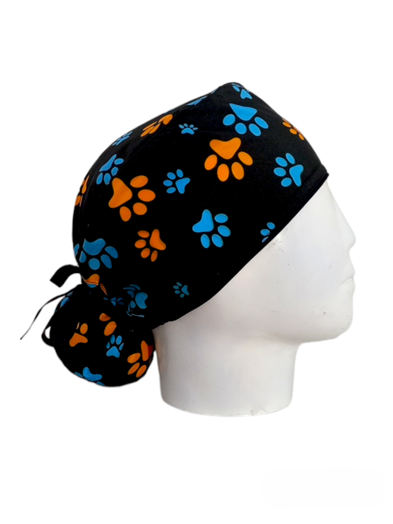 Gorro Quirúrgico Mujer y Portacarnet Huellitas Negro - gorro antifluido para mujer Doctools - foto 2
