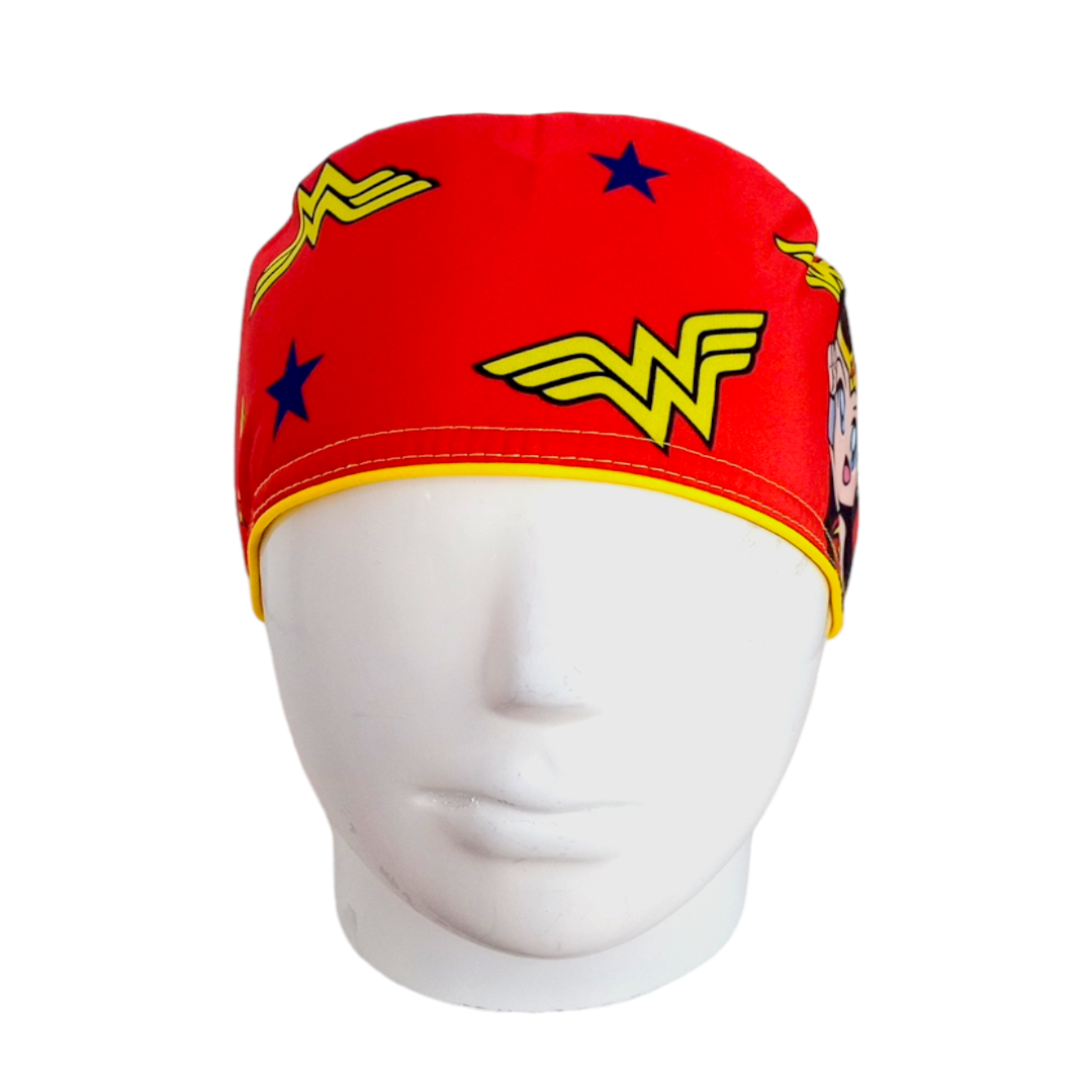 Gorro Quirúrgico Mujer y Portacarnet Mujer Maravilla Muñequita - gorro antifluido para mujer Doctools - foto 3