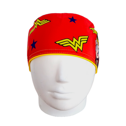 Gorro Quirúrgico Mujer y Portacarnet Mujer Maravilla Muñequita - gorro antifluido para mujer Doctools - foto 3