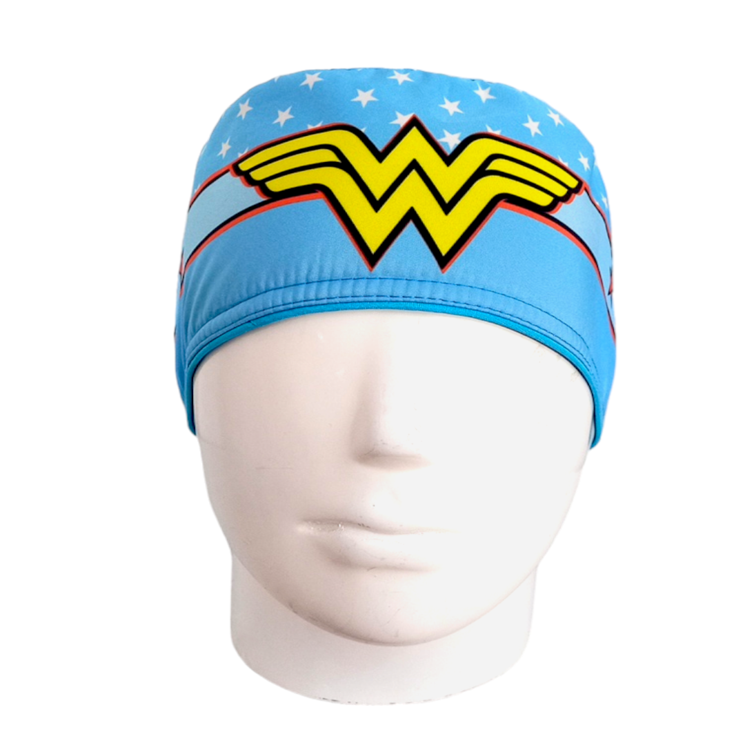 Gorro Quirúrgico Mujer y Portacarnet Mujer Maravilla Celeste - gorro antifluido para mujer Doctools - foto 3