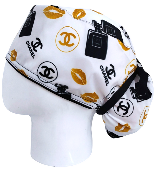 Gorro Quirúrgico Mujer y Portacarnet Chanel Blanco - gorro antifluido para mujer Doctools - foto 1