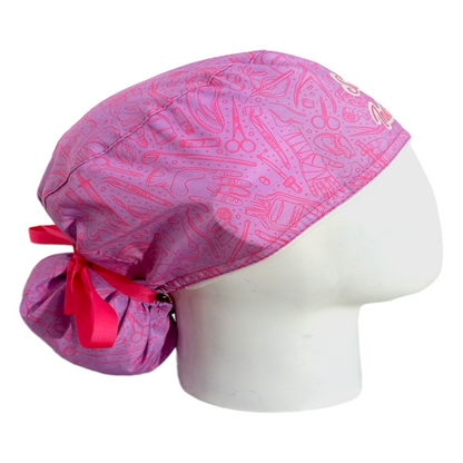 Gorro Quirúrgico Mujer y Portacarnet Instrumentadora Lila con Letra - gorro antifluido para mujer Doctools - foto 2