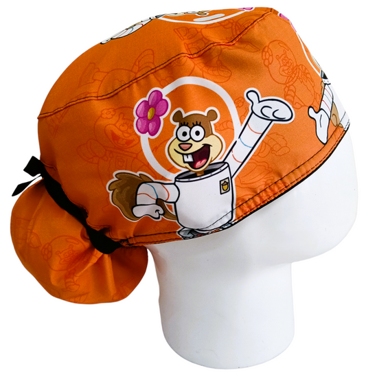 Gorro Quirúrgico Mujer y Portacarnet Arenita Bob Esponja Naranja - gorro antifluido para mujer Doctools - foto 2