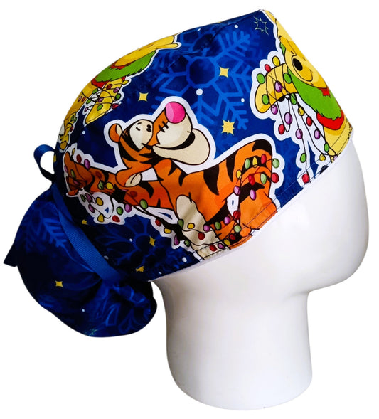 Gorro Quirúrgico Mujer y Portacarnet Winnie Pooh Navidad - gorro antifluido para mujer Doctools - foto 2