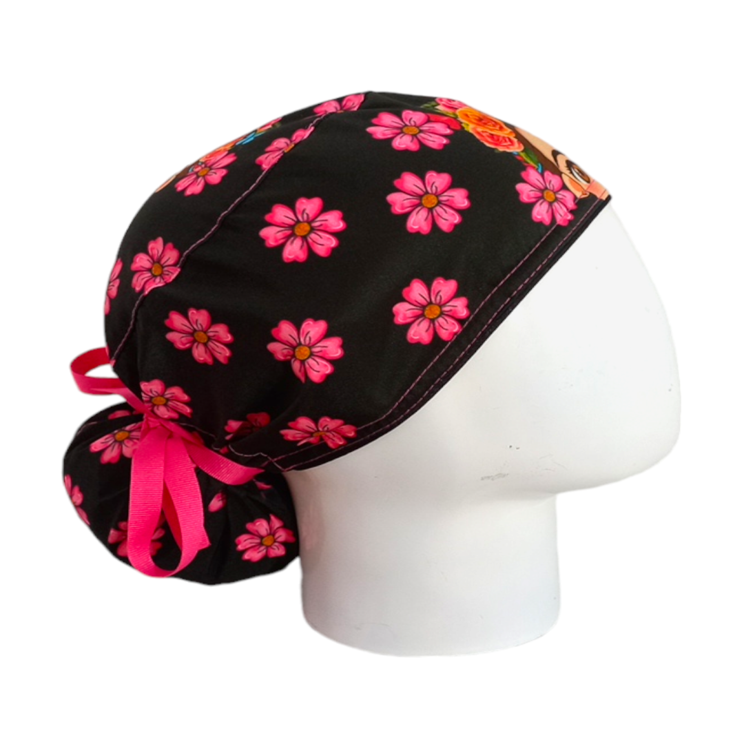 Gorro Quirúrgico Mujer y Portacarnet Frida Kahlo Negro Flores Rosadas - gorro antifluido para mujer Doctools - foto 2