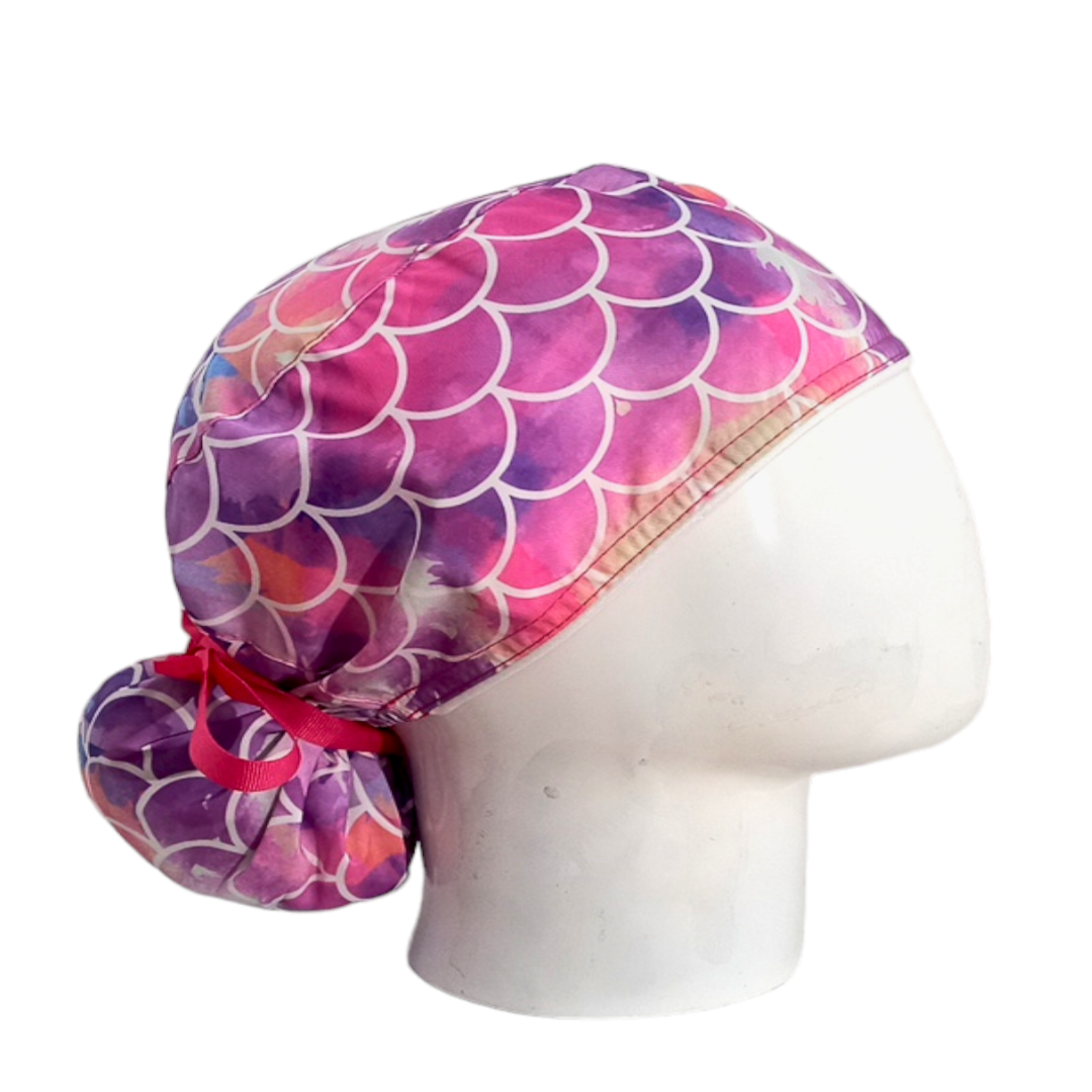 Gorro Quirúrgico Mujer y Portacarnet Escamas Blanco - gorro antifluido para mujer Doctools - foto 2