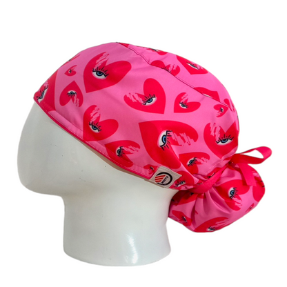 Gorro Quirúrgico Mujer y Portacarnet Corazones y Ojo Turco Fucsia - gorro antifluido para mujer Doctools - foto 1