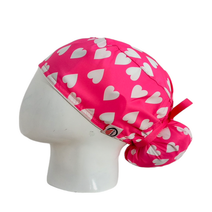 Gorro Quirúrgico Mujer y Portacarnet Corazones Fucsia - gorro antifluido para mujer Doctools - foto 1