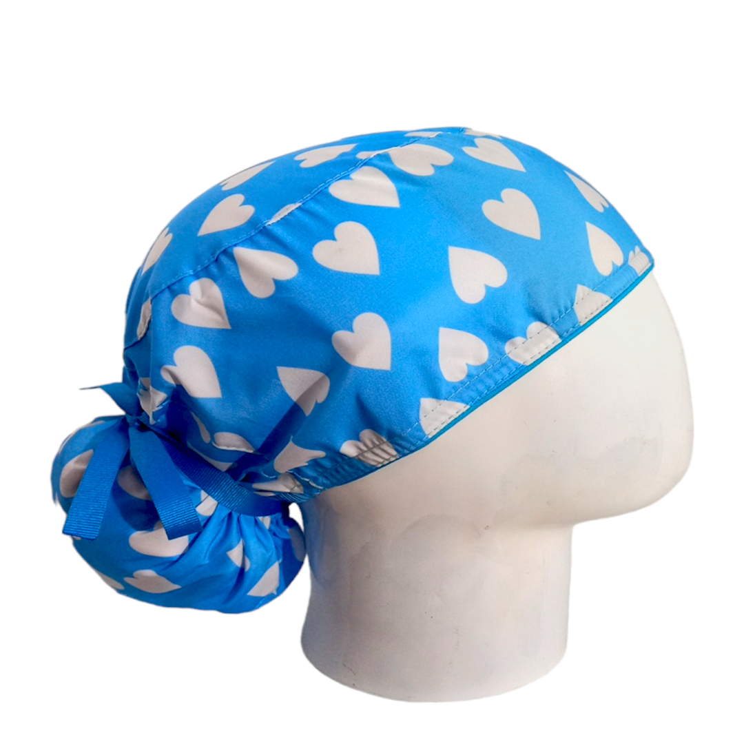 Gorro Quirúrgico Mujer y Portacarnet Corazones Azul - gorro antifluido para mujer Doctools - foto 2