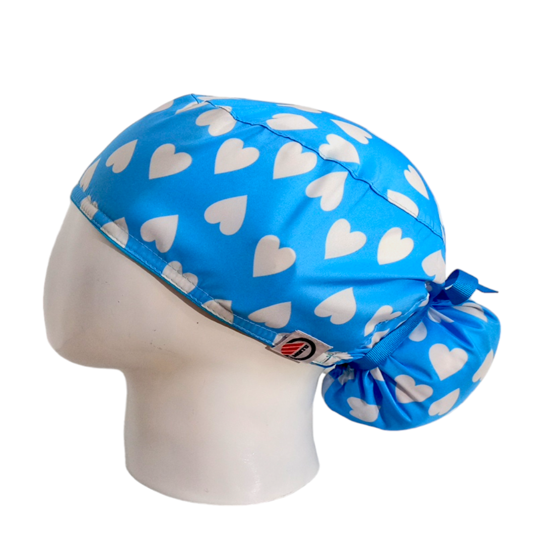 Gorro Quirúrgico Mujer y Portacarnet Corazones Azul - gorro antifluido para mujer Doctools - foto 1