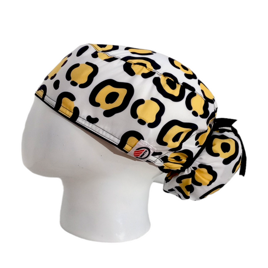 Gorro Quirúrgico Mujer y Portacarnet Animal Print Blanco - gorro antifluido para mujer Doctools - foto 1