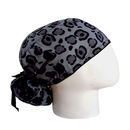 Gorro Quirúrgico Mujer y Portacarnet Animal Print Gris - gorro antifluido para mujer Doctools - foto 2