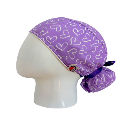 Gorro Quirúrgico Mujer y Portacarnet Corazones Lila - gorro antifluido para mujer Doctools - foto 1