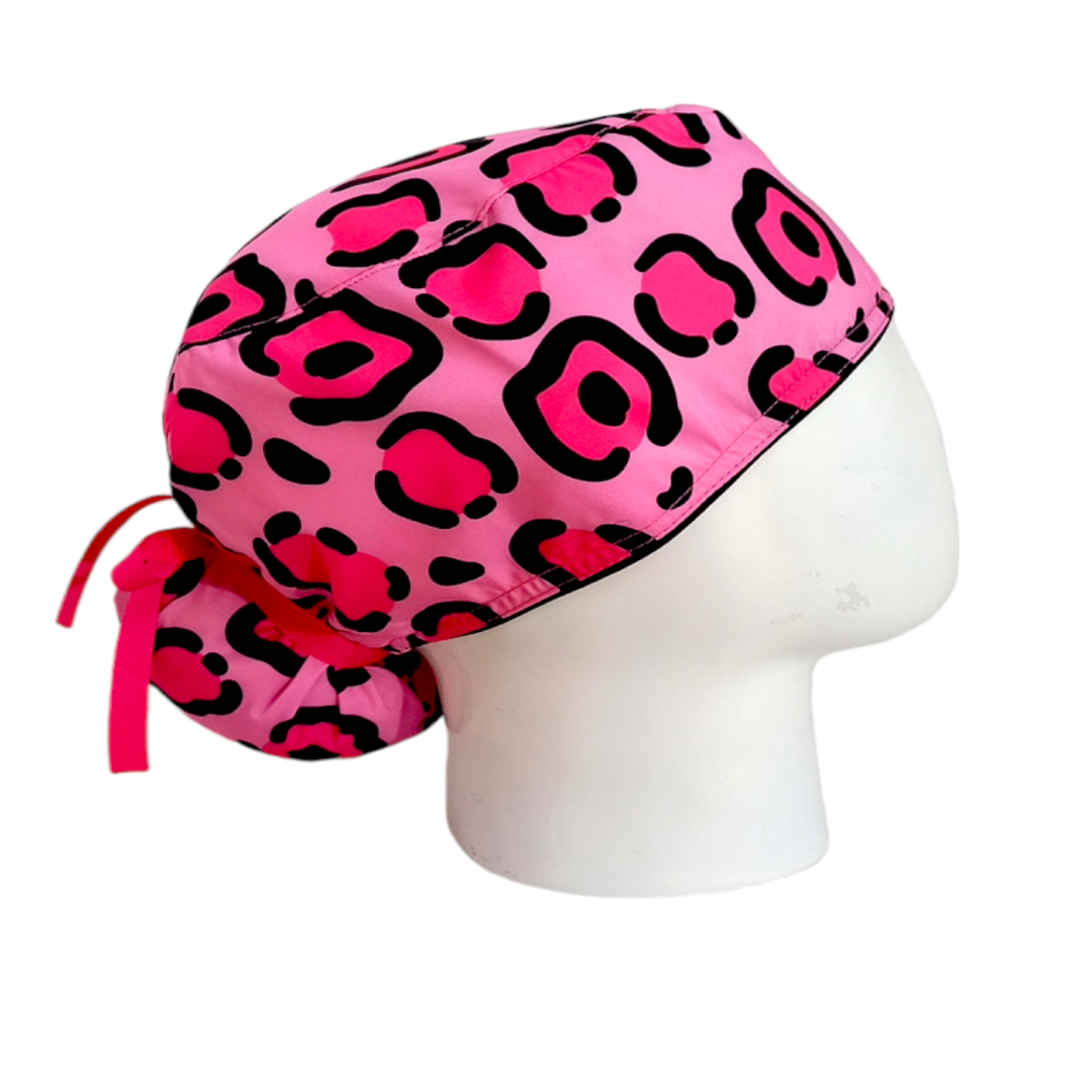 Gorro Quirúrgico Mujer y Portacarnet Animal Print Fucsia - gorro antifluido para mujer Doctools - foto 3