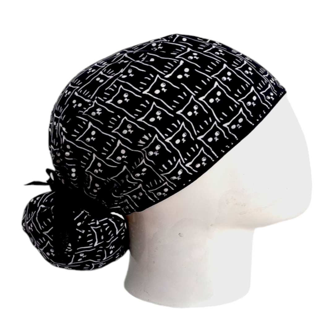 Gorro Quirúrgico Mujer y Portacarnet Gatos Negro - gorro antifluido para mujer Doctools - foto 2