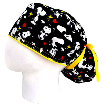 Gorro Quirúrgico Mujer y Portacarnet Snoopy Negro - gorro antifluido para mujer Doctools - foto 1