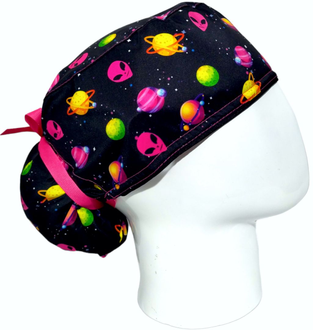 Gorro Quirúrgico Mujer y Portacarnet Galaxia Fucsia - gorro antifluido para mujer Doctools - foto 2