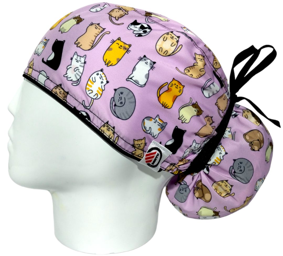 Gorro Quirúrgico Mujer y Portacarnet Gaticos Lila - gorro antifluido para mujer Doctools - foto 1