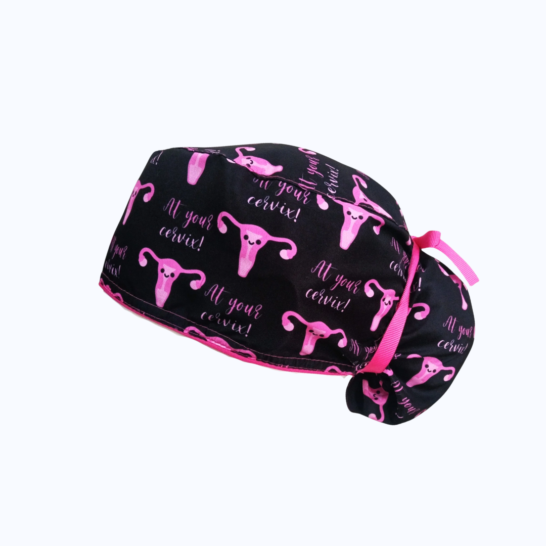 Gorro Quirúrgico Mujer y Portacarnet Ginecología "At Your Cervix" Negro y Rosa