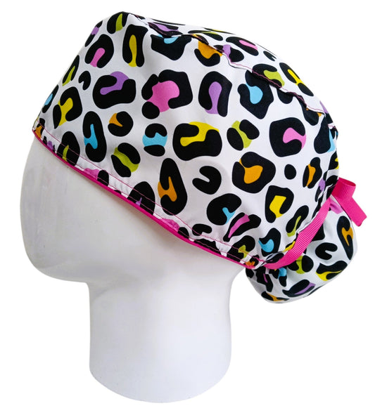 Gorro Quirúrgico Mujer y Portacarnet Animal Print Colores - gorro antifluido para mujer Doctools - foto 1