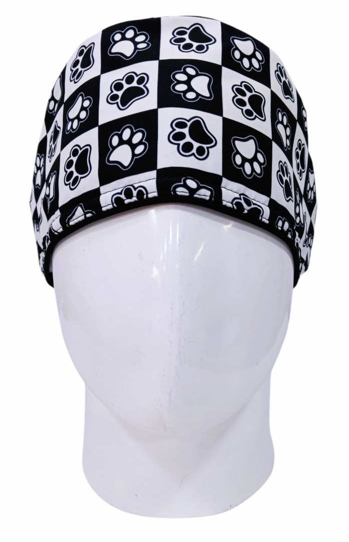 Gorro Quirúrgico Mujer y Portacarnet Huellas Cuadros Negro - gorro antifluido para mujer Doctools - foto 3