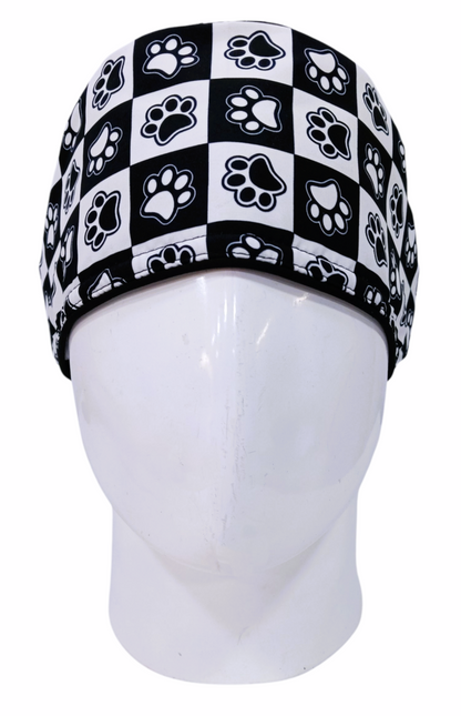 Gorro Quirúrgico Mujer y Portacarnet Huellas Cuadros Negro - gorro antifluido para mujer Doctools - foto 3