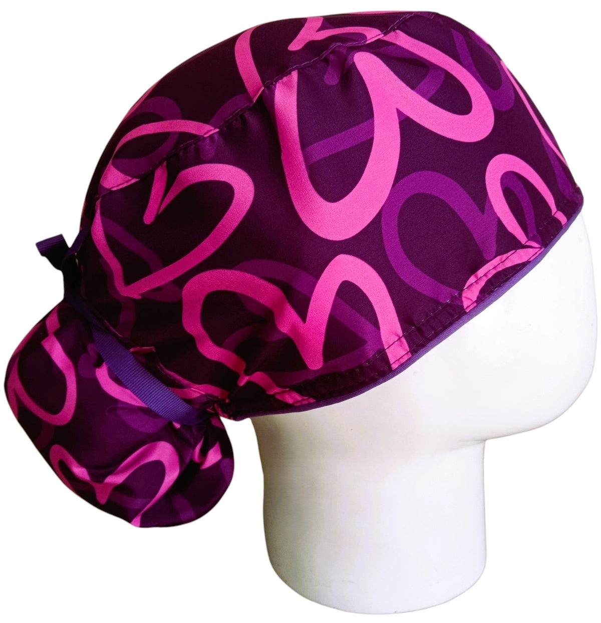 Gorro Quirúrgico Mujer y Portacarnet Corazones Morado Fucsia - gorro antifluido para mujer Doctools - foto 2