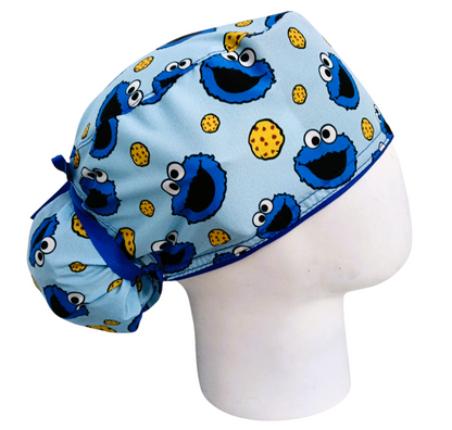 Gorro Quirúrgico Mujer y Portacarnet Come Galletas Azul Claro - gorro antifluido para mujer Doctools - foto 2