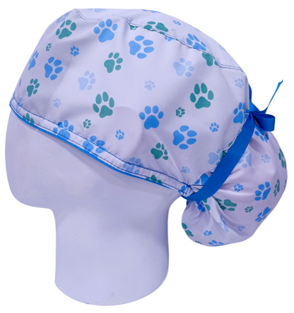 Gorro Quirúrgico Mujer y Portacarnet Huellas Blanco - gorro antifluido para mujer Doctools - foto 1
