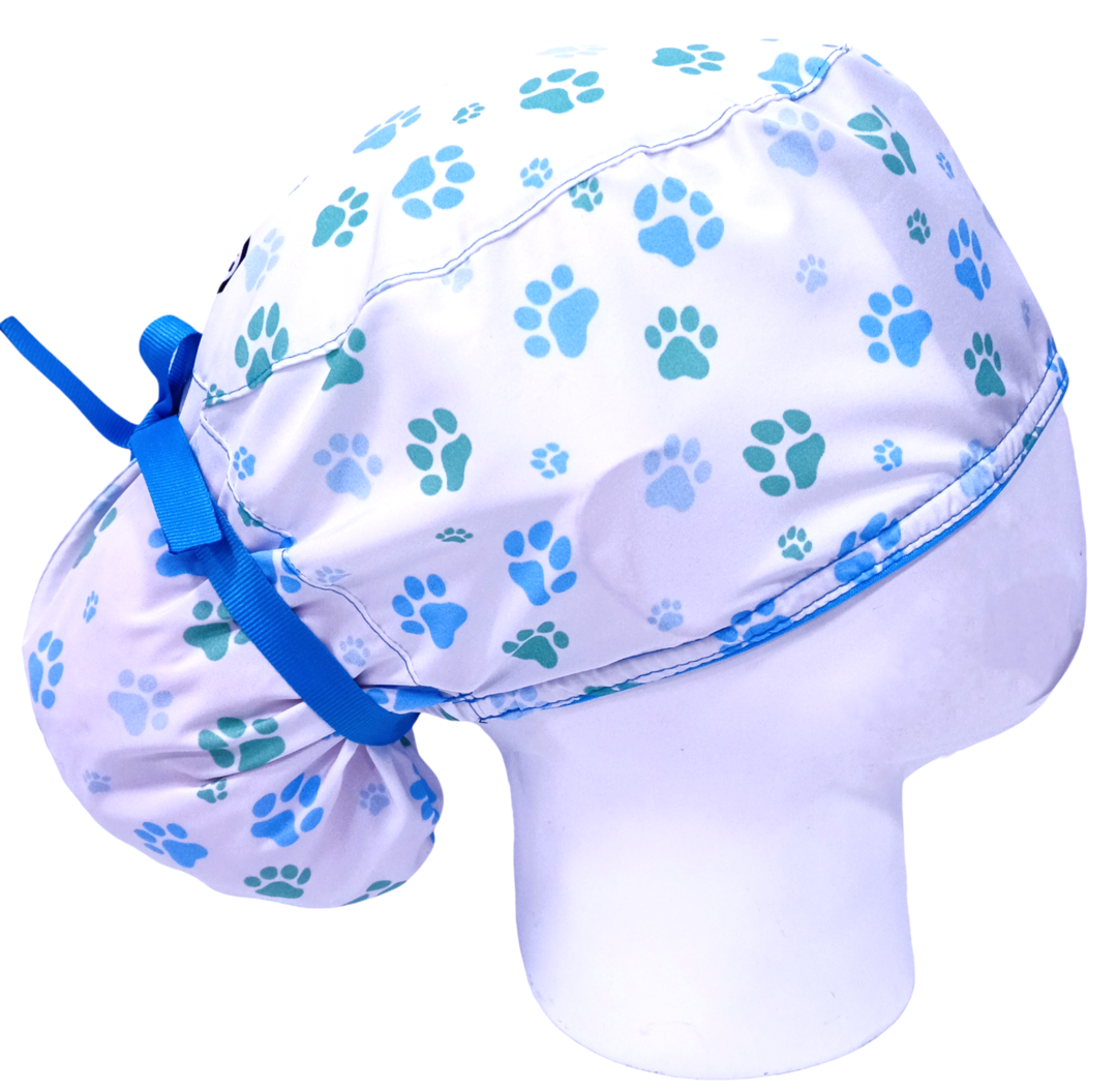 Gorro Quirúrgico Mujer y Portacarnet Huellas Blanco - gorro antifluido para mujer Doctools - foto 2