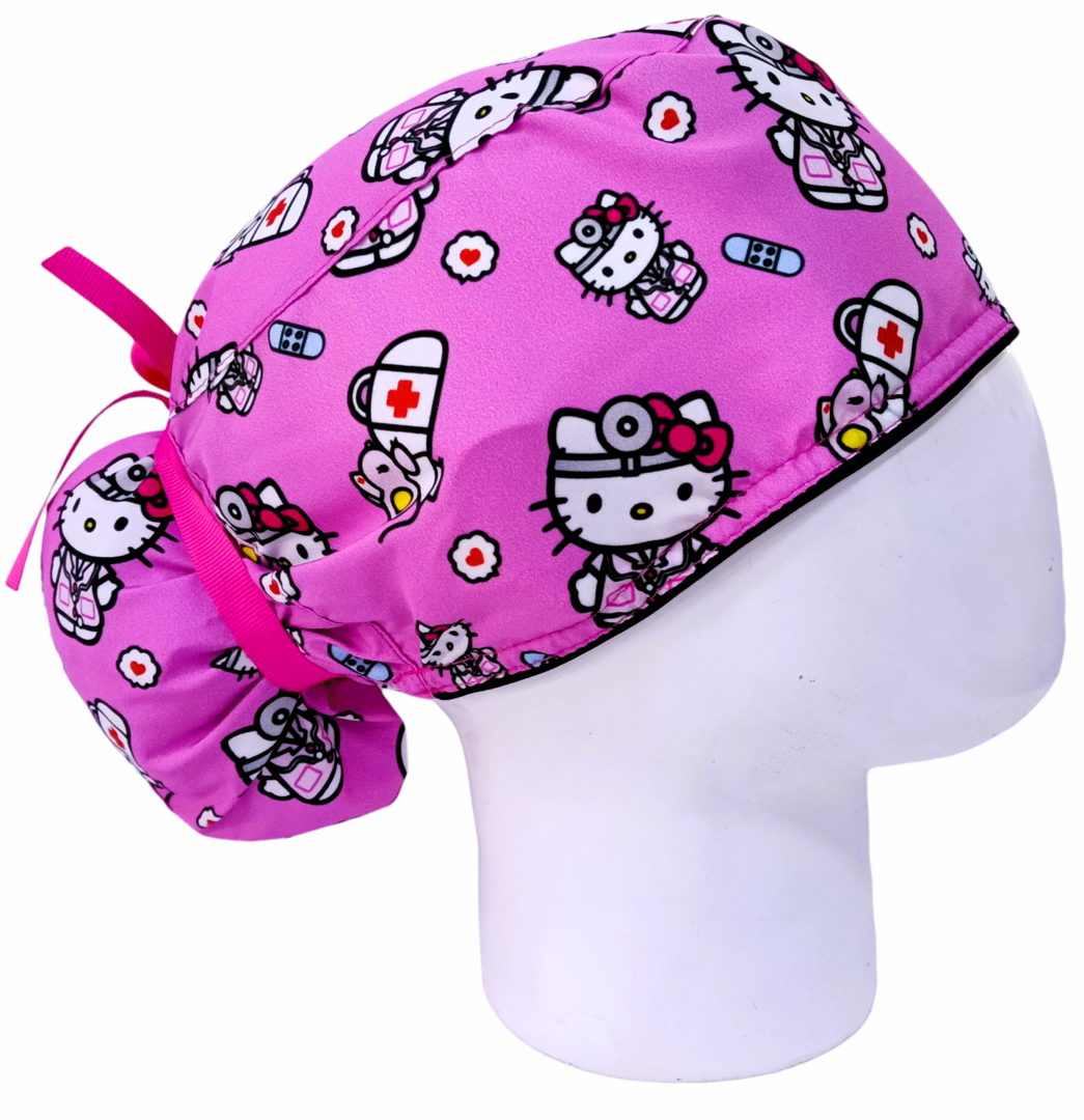 Gorro Quirúrgico Mujer y Portacarnet Hello Kitty Médica Fucsia - gorro antifluido para mujer Doctools - foto 2