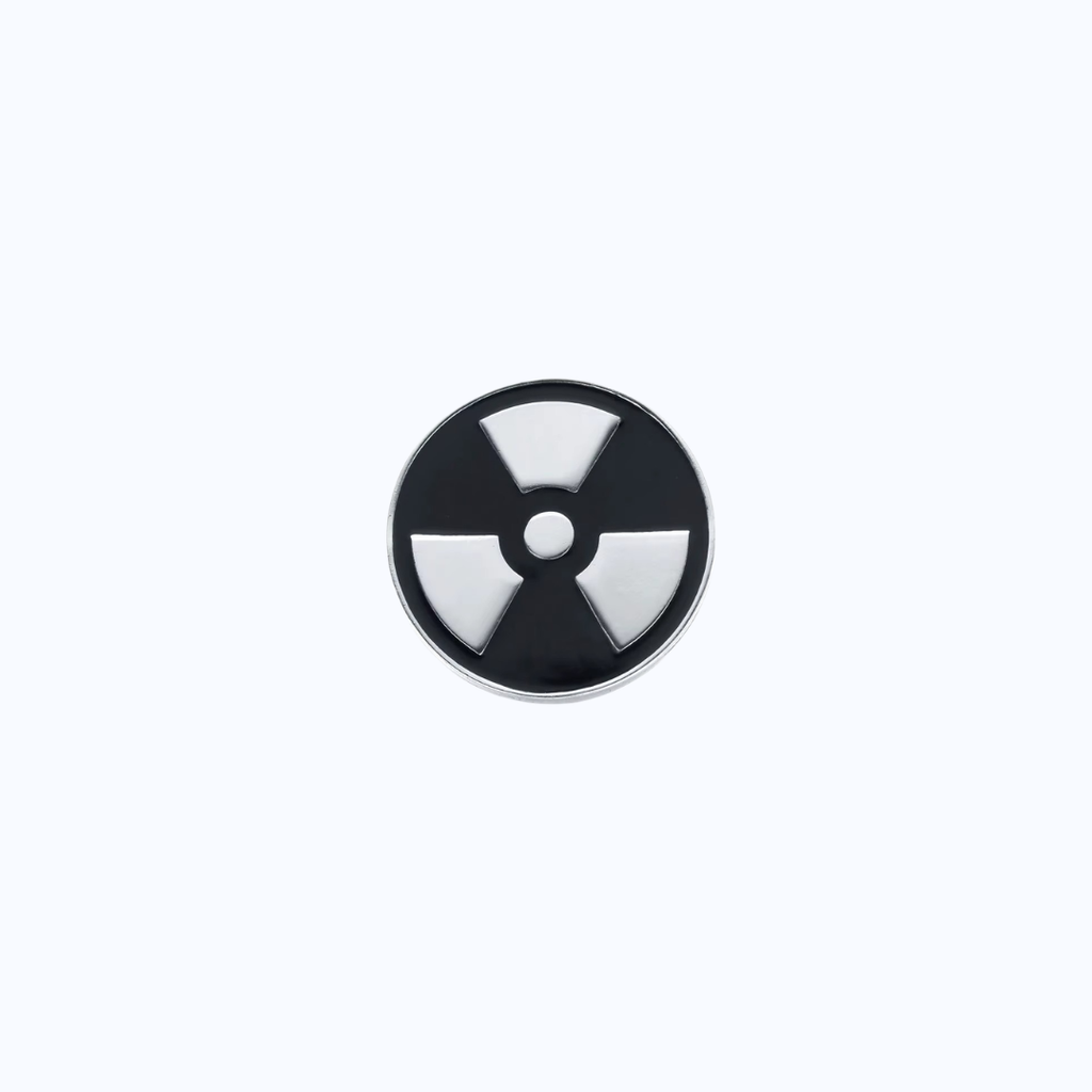 Pin Metálico Radiation Symbol