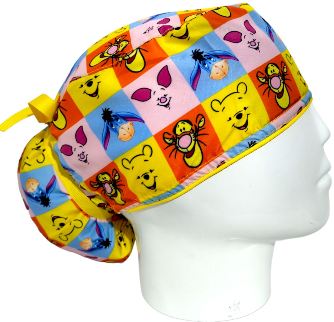 Gorro Quirúrgico Mujer y Portacarnet Winnie Pooh Caritas - gorro antifluido para mujer Doctools - foto 2