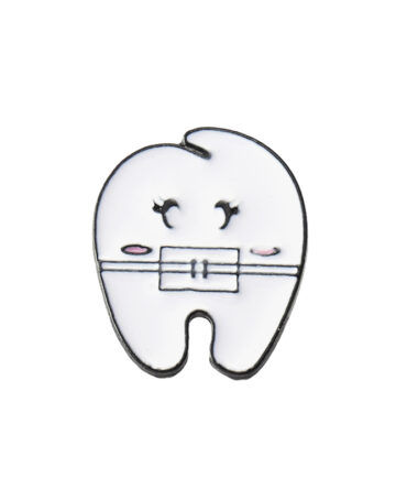 Pin Metálico Diente con Ortodoncia
